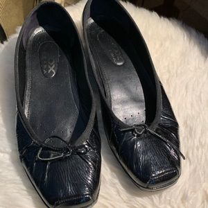 Geox size 7 black patent ballet shoe